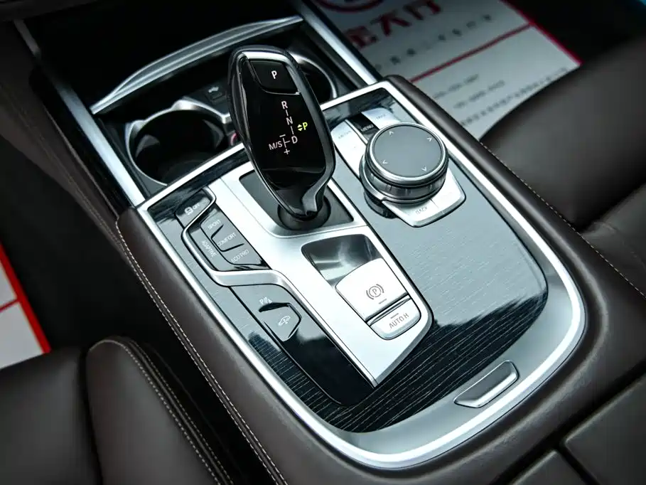 BMW 7 Series 2019 — фото 18