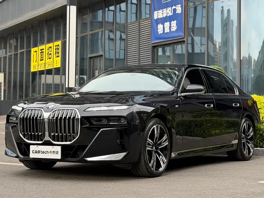 BMW 7 Series 2023 — фото 1