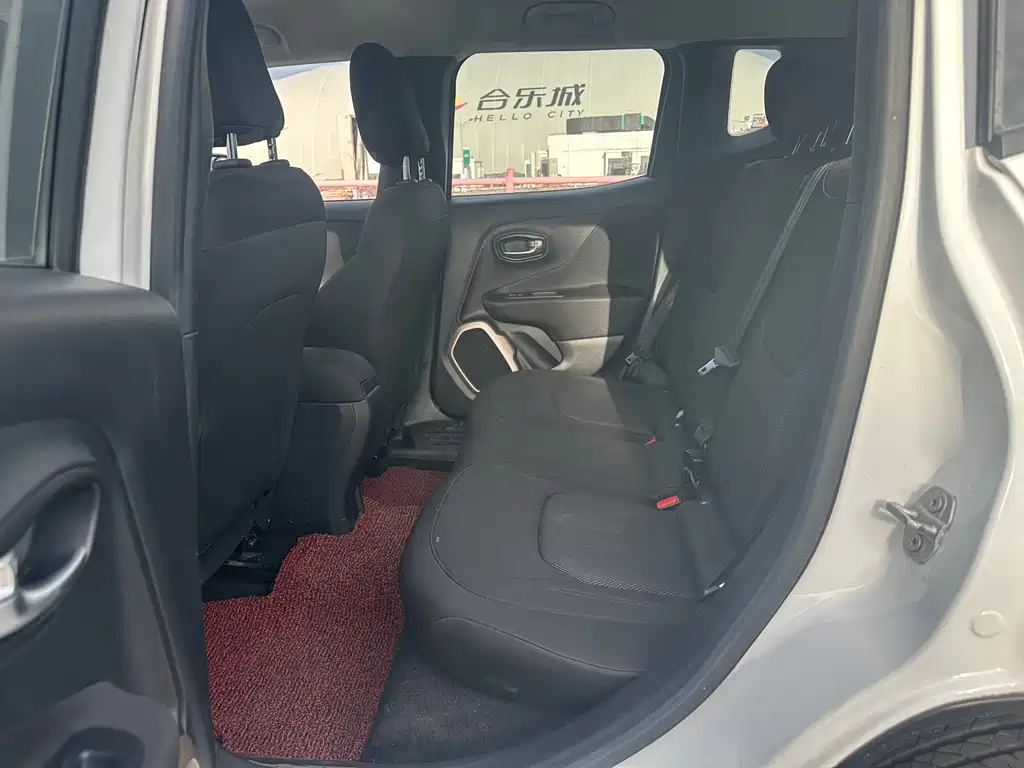 Jeep Renegade 2017 — фото 13