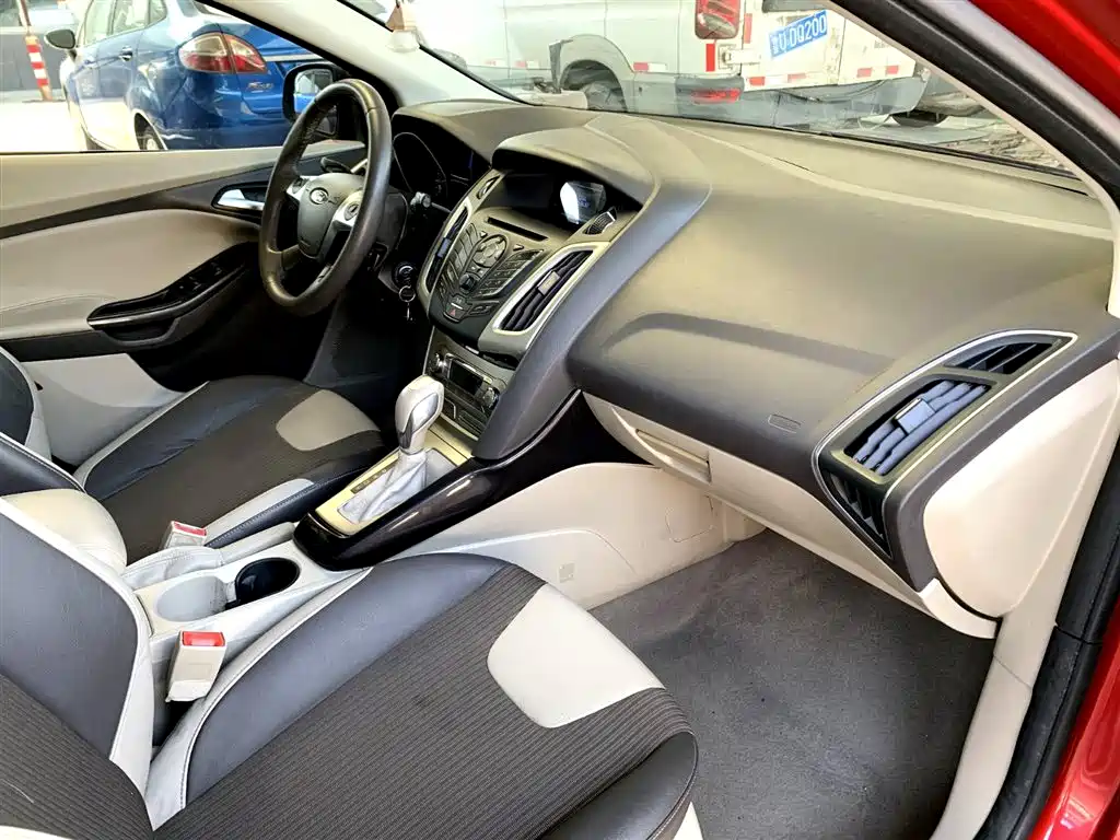 Ford Focus 2013 — фото 13