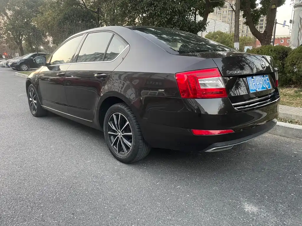 Skoda Octavia 2017 — фото 21