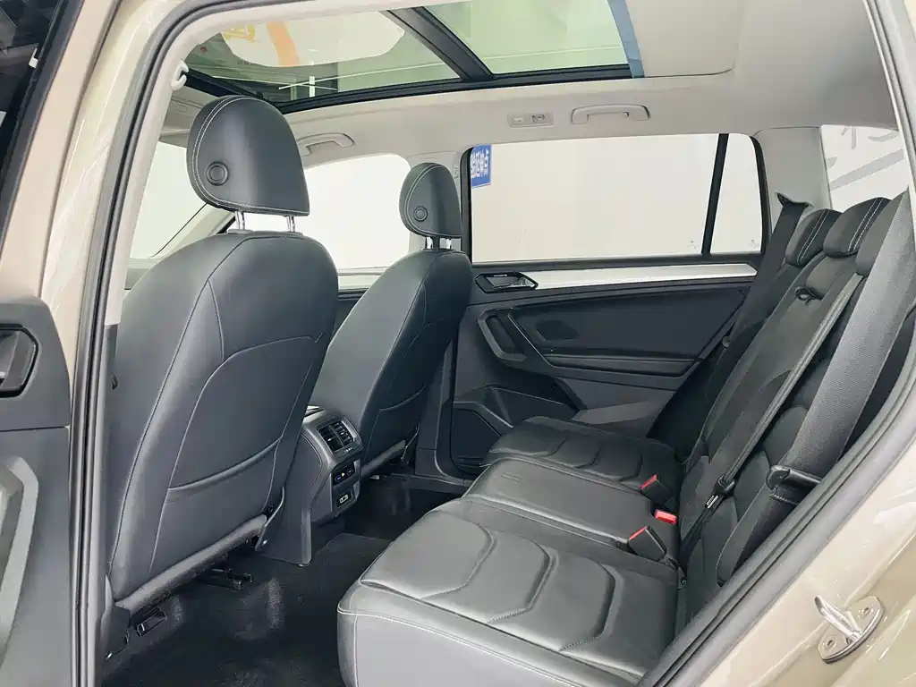 Volkswagen Tiguan L 2018 — фото 10