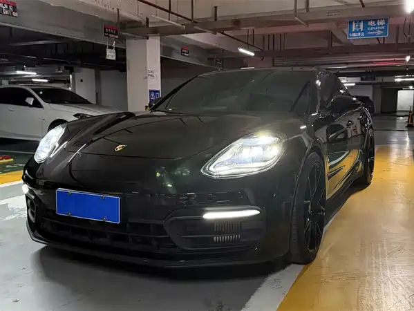 Porsche Panamera 2023