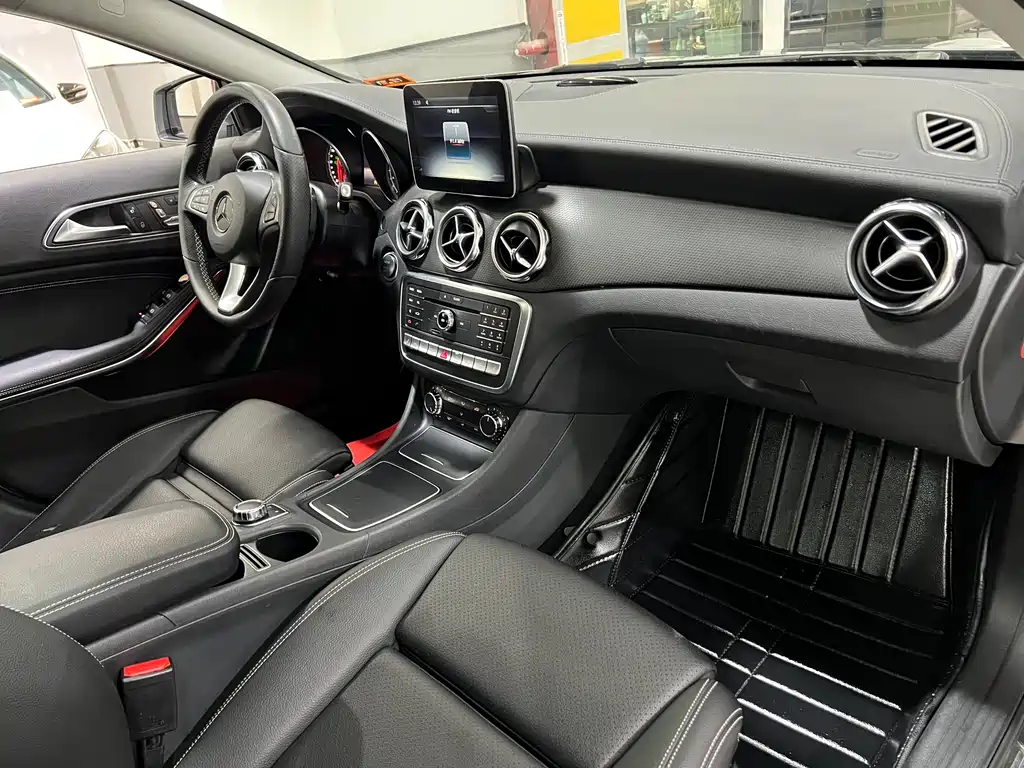 Mercedes-Benz GLA 2018 — фото 14