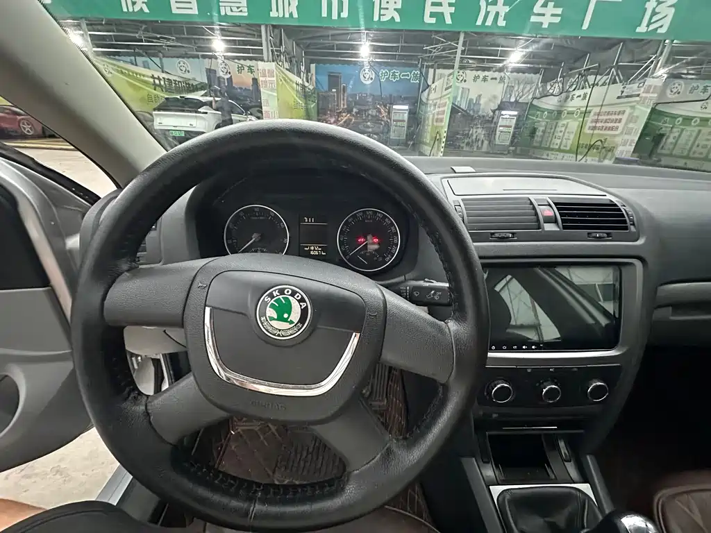 Skoda Octavia 2012 — фото 13