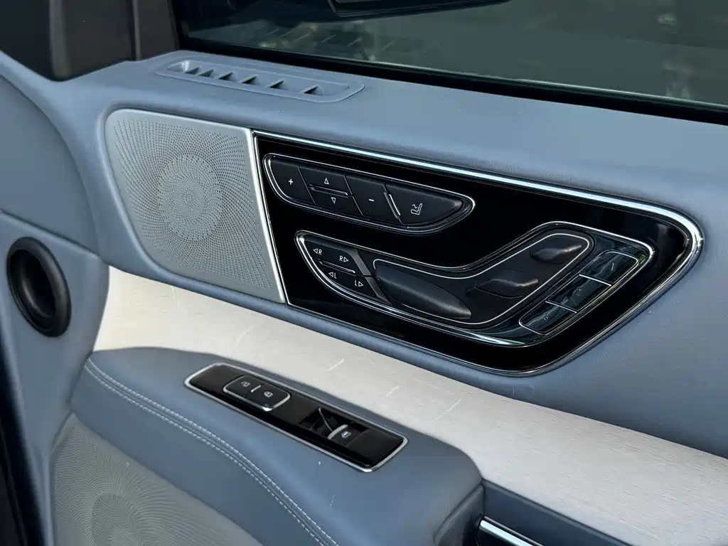 Lincoln Navigator 2019 — фото 22