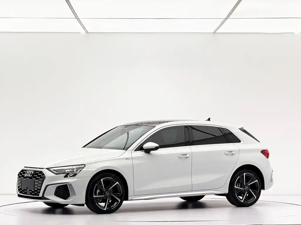 Audi A3 2023 — фото 1