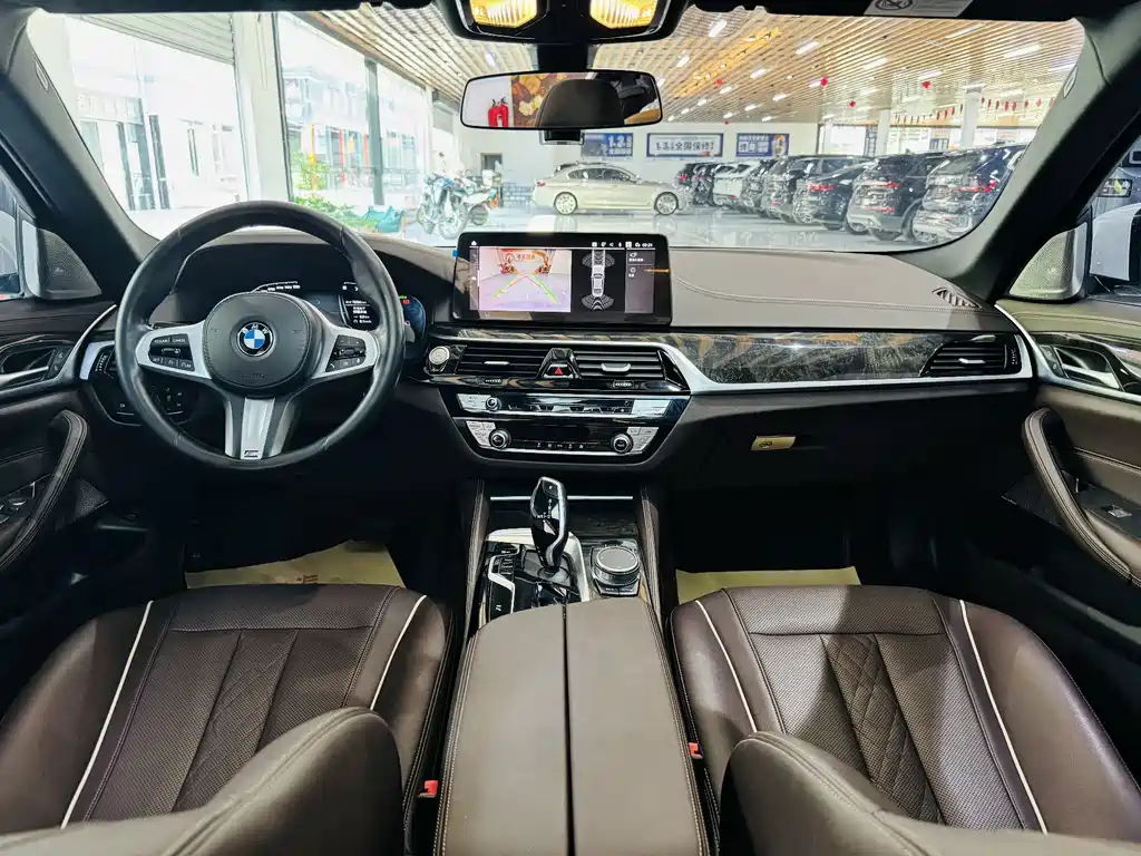 BMW 5 Series 2021 — фото 16