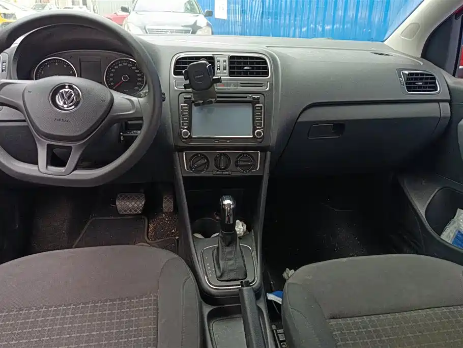 Volkswagen Polo 2015 — фото 13