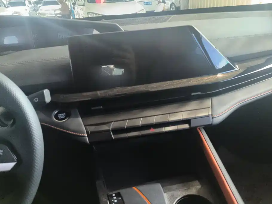 Changan UNI-V Smart Electric Idd 2023 — фото 13