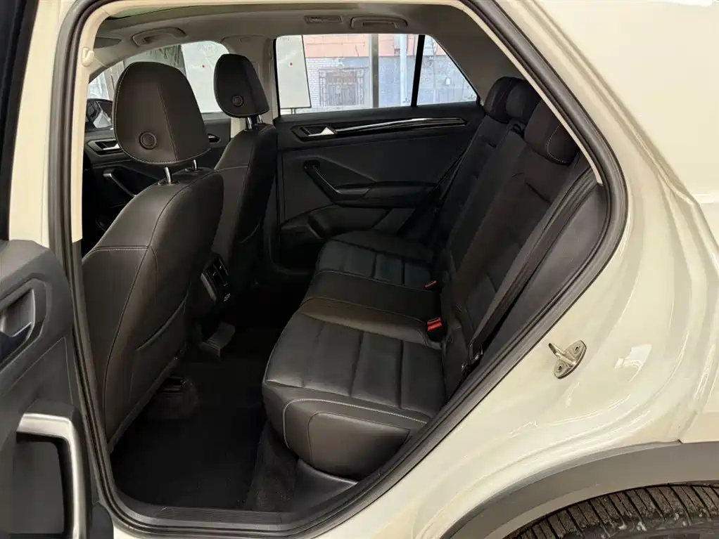 Volkswagen T-Roc 2023 — фото 16