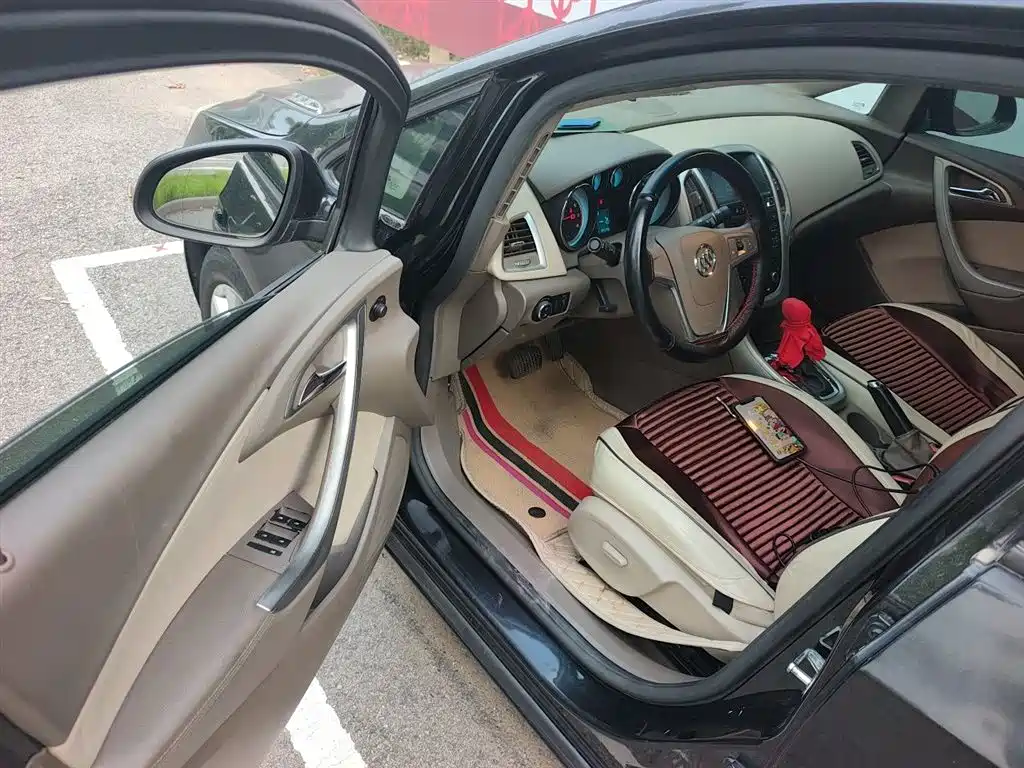 Buick Excelle 2015 — фото 12