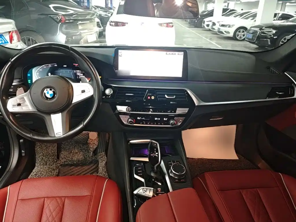 BMW 5 Series 2023 — фото 10