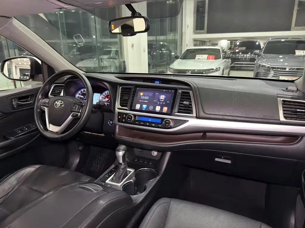 Toyota Highlander 2017 — фото 10