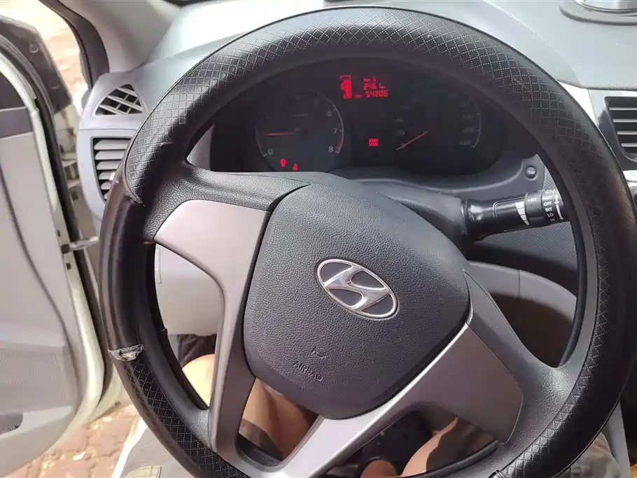 Hyundai Verna 2016 — фото 15