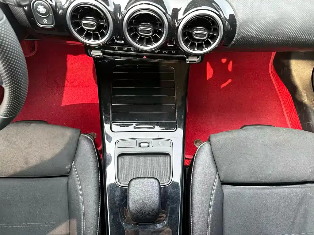 Mercedes-Benz A-Class 2019 — фото 10