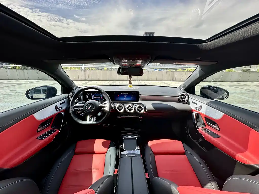 Mercedes-Benz A-Class AMG 2024 — фото 7