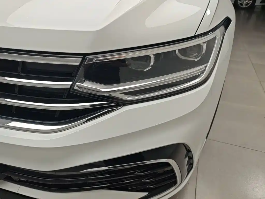 Volkswagen Tiguan L 2023 — фото 24