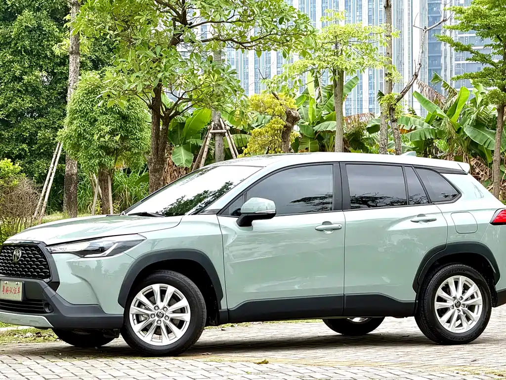 Toyota Corolla Cross 2022 — фото 3
