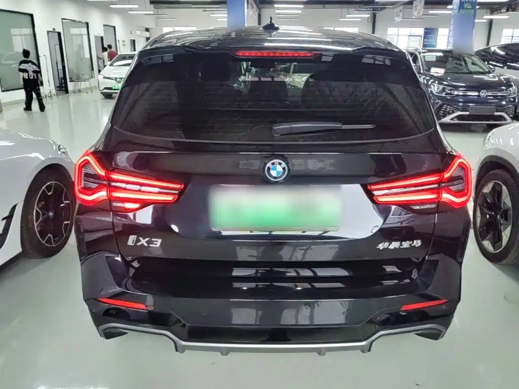 BMW iX3 2025 — фото 6