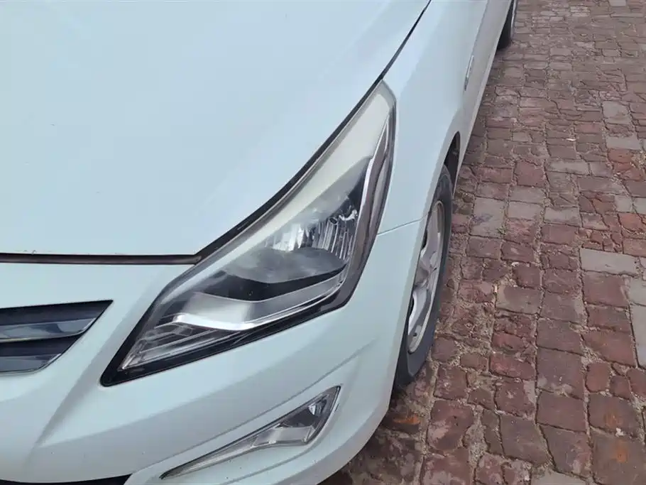Hyundai Verna 2016