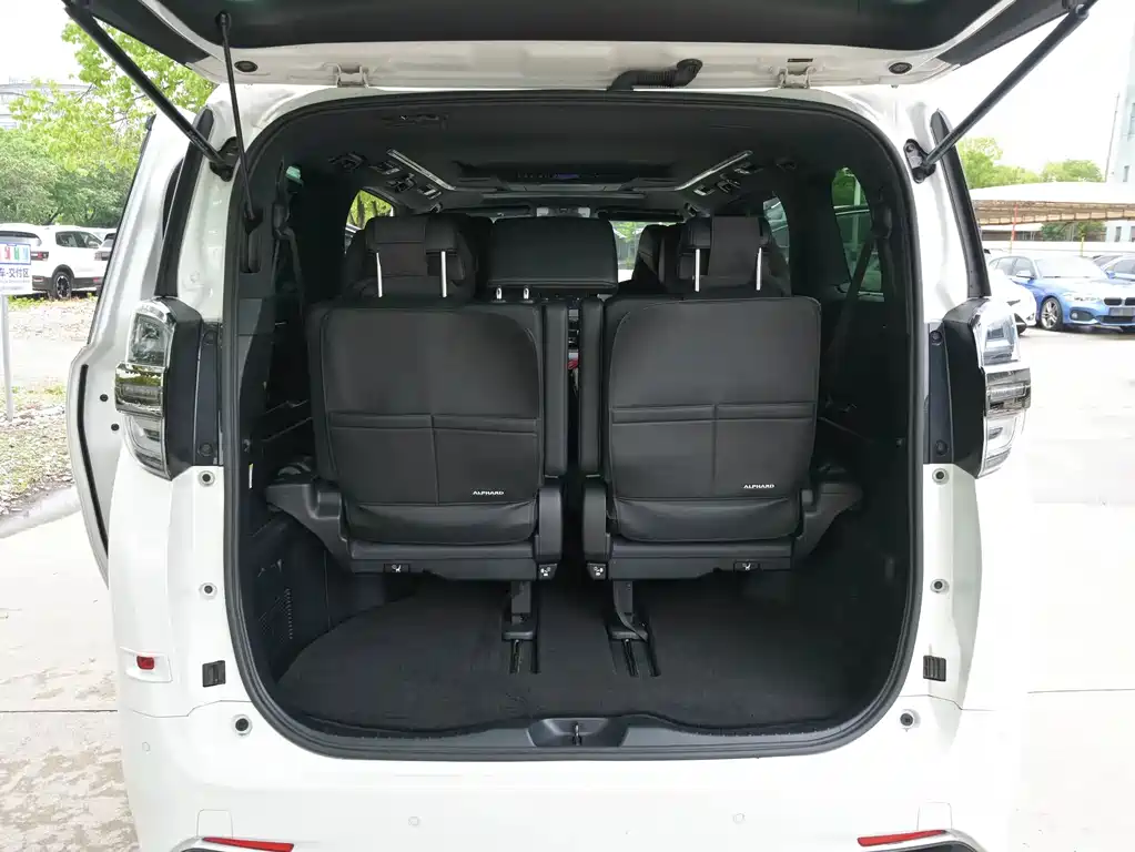 Toyota Vellfire 2023 — фото 24