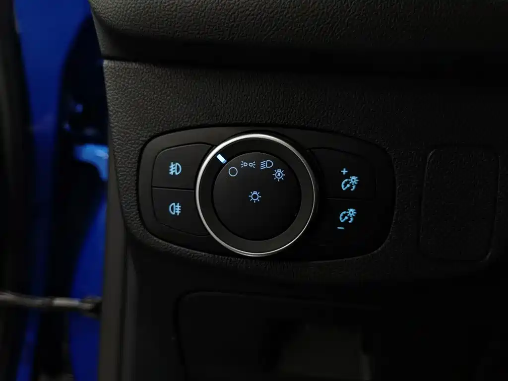 Ford Focus 2020 — фото 21