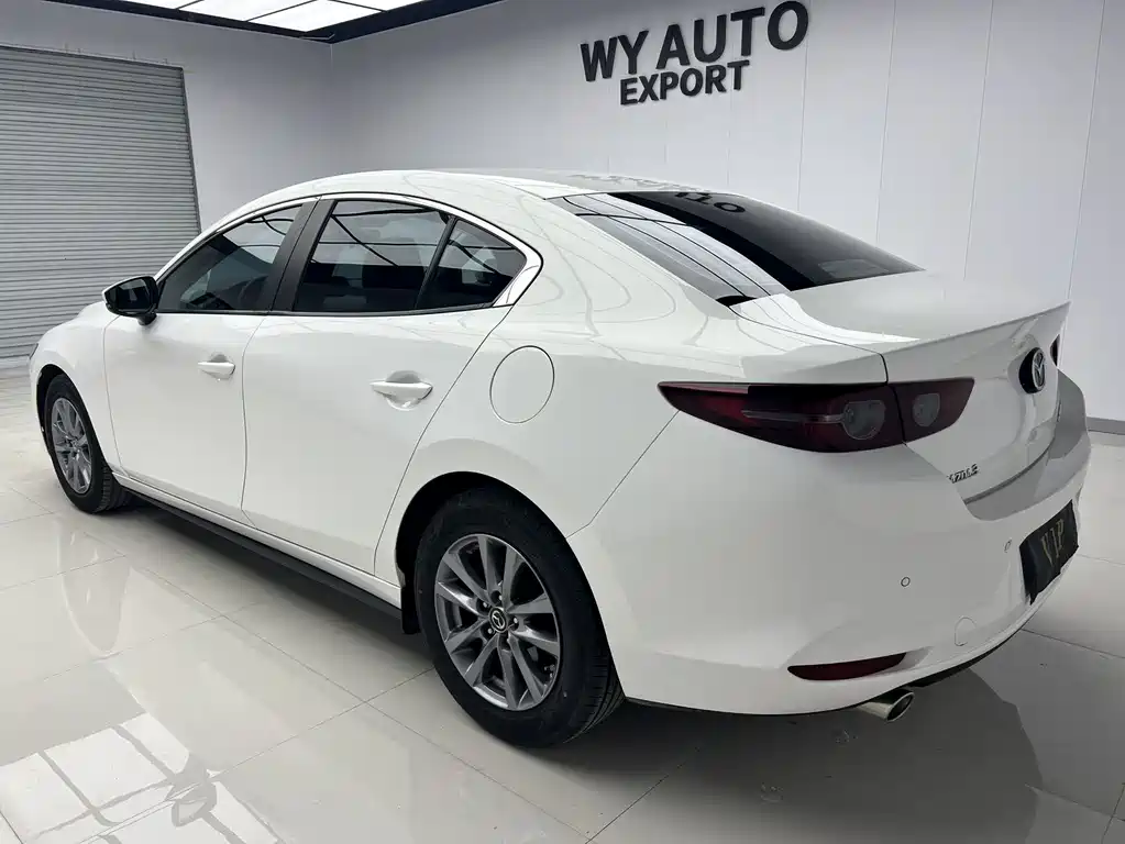 Mazda 3 Axela 2021 — фото 4