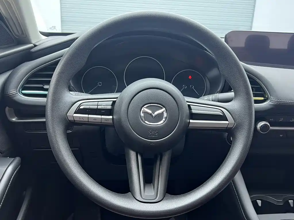 Mazda 3 Axela 2021 — фото 14