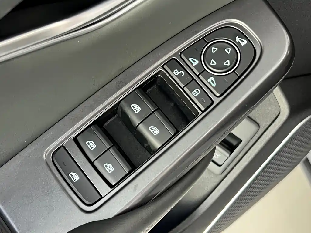 BYD Song L DM-i 2025 — фото 16
