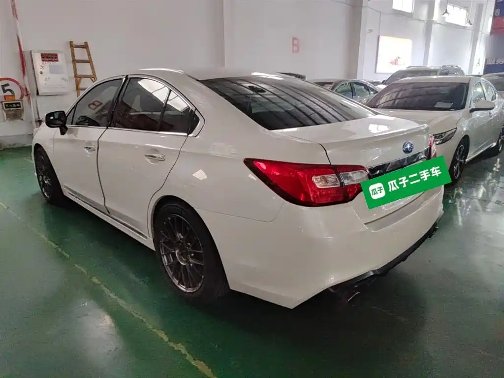 Subaru Legacy 2018 — фото 23