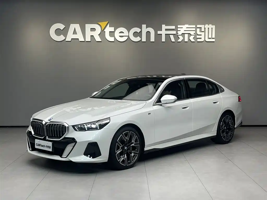 BMW 5 Series 2025 — фото 1