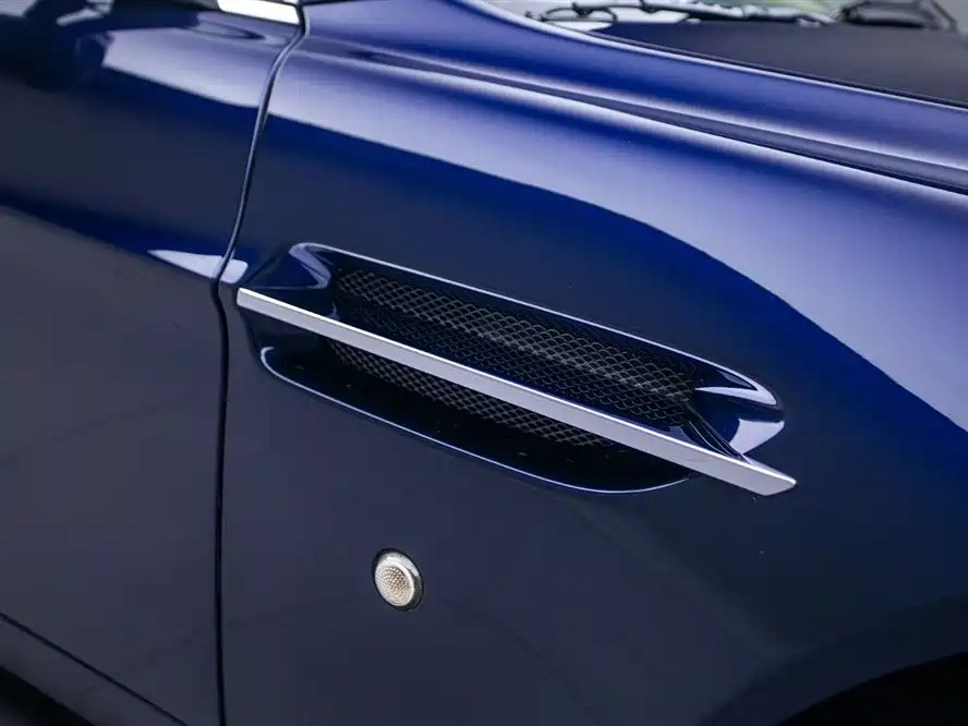 Aston Martin V8 Vantage 2009 — фото 7