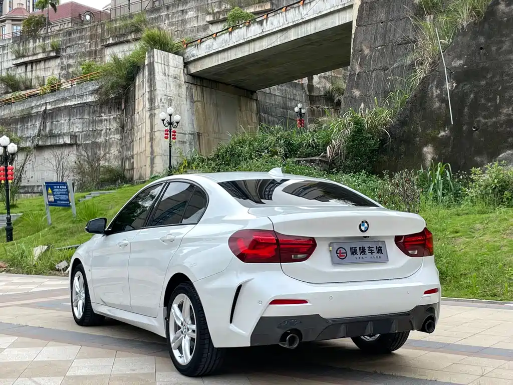 BMW 1 Series 2023 — фото 8