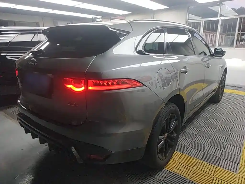 Jaguar F-PACE 2020