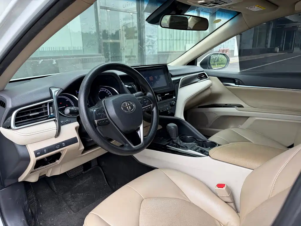 Toyota Camry 2023 — фото 4