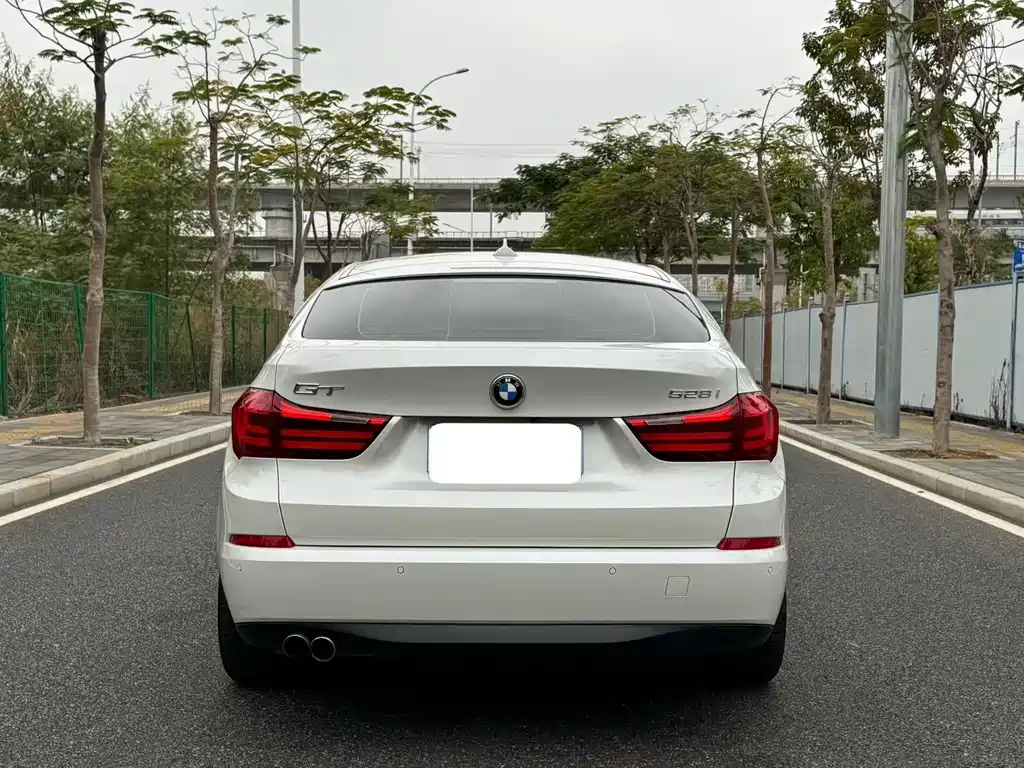 BMW 5 Series GT 2015 — фото 8