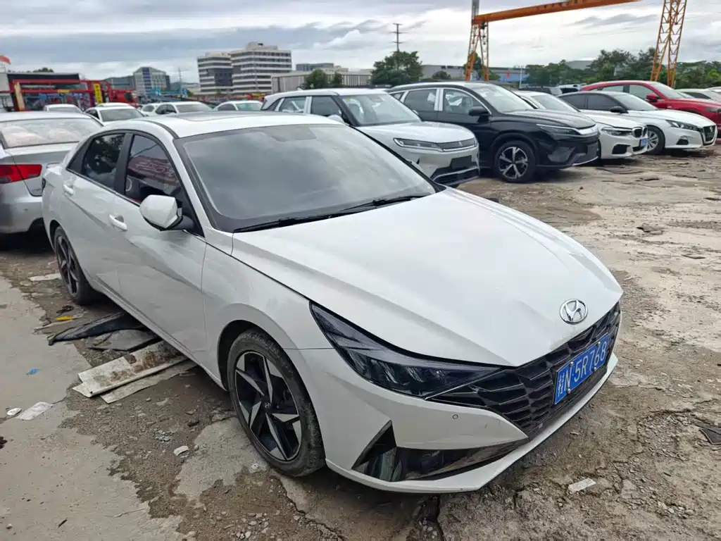 Hyundai Elantra 2023