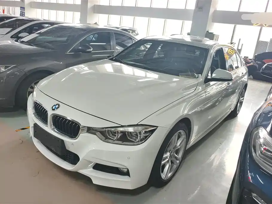 BMW 3 Series 2018 — фото 1