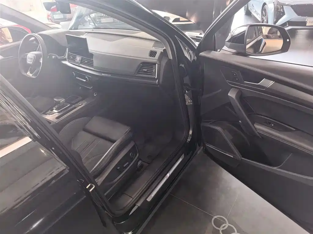 Audi Q5L 2023 — фото 23