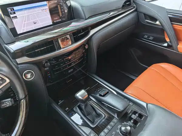 Lexus LX 2020