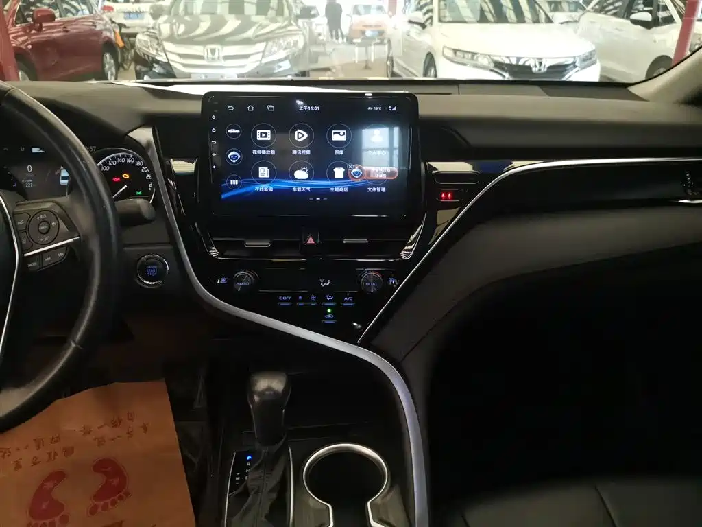 Toyota Camry 2022 — фото 13