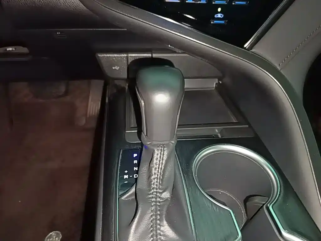 Toyota Camry 2024 — фото 14