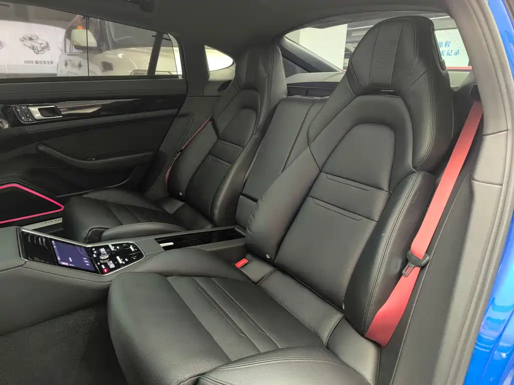 Porsche Panamera 2018 — фото 19