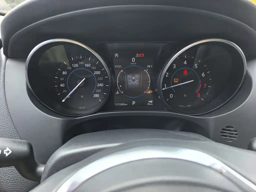 Jaguar F-PACE 2018 — фото 10