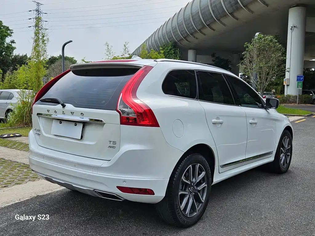 Volvo XC60 2017 — фото 7