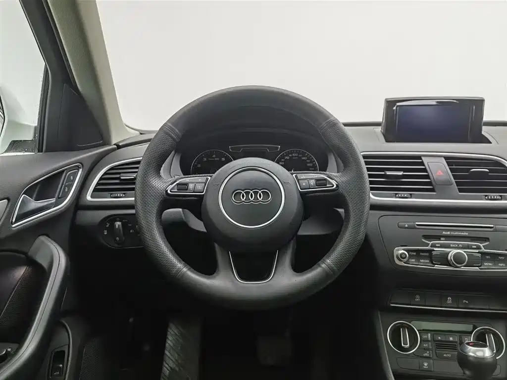 Audi Q3 2018 — фото 11