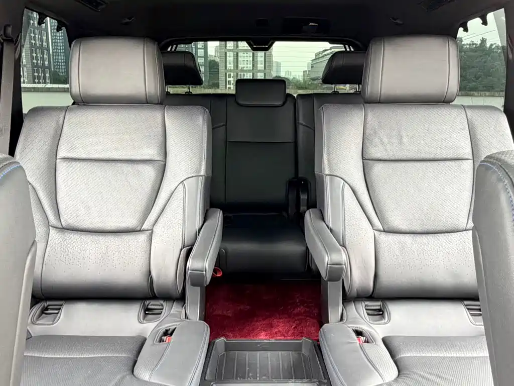 Toyota Sequoia 2023 — фото 13