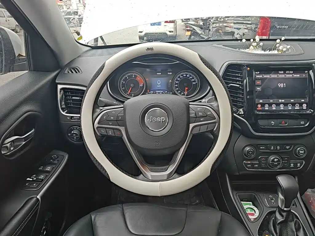 Jeep Cherokee 2019 — фото 11