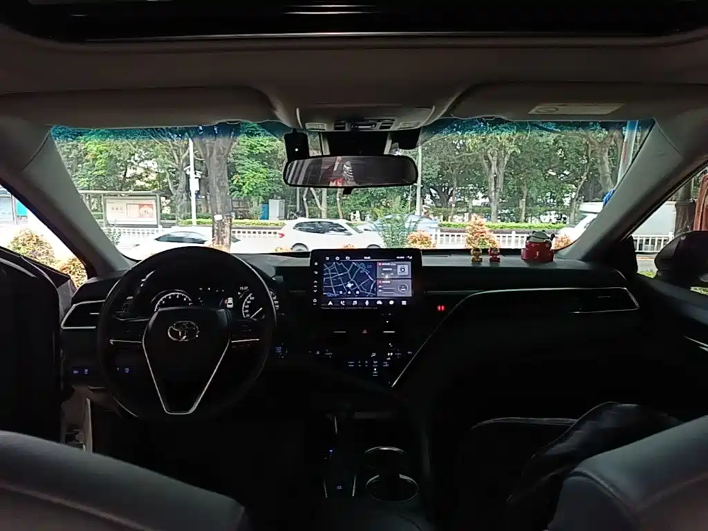 Toyota Camry 2024 — фото 10